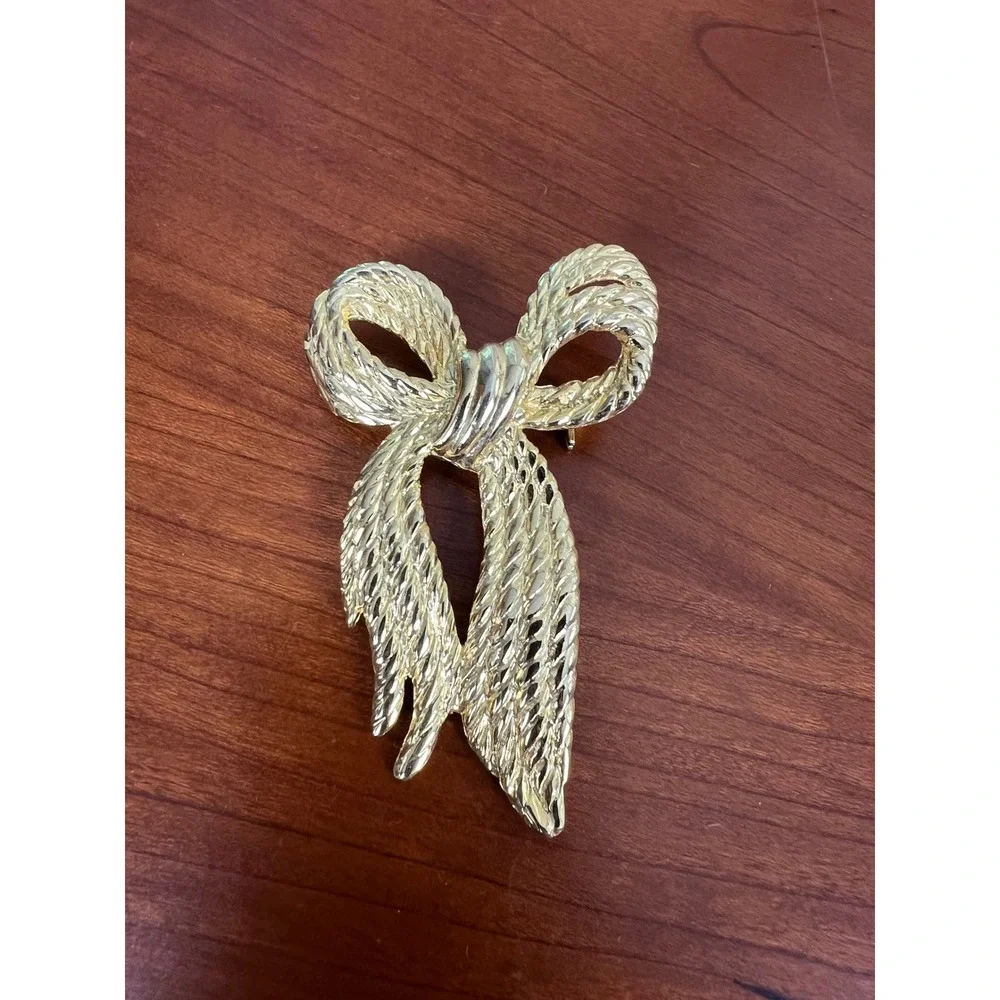 Vintage Gold Tone Textured Bow Brooch Ribbon Pin Rope Detail Classic Jewelry